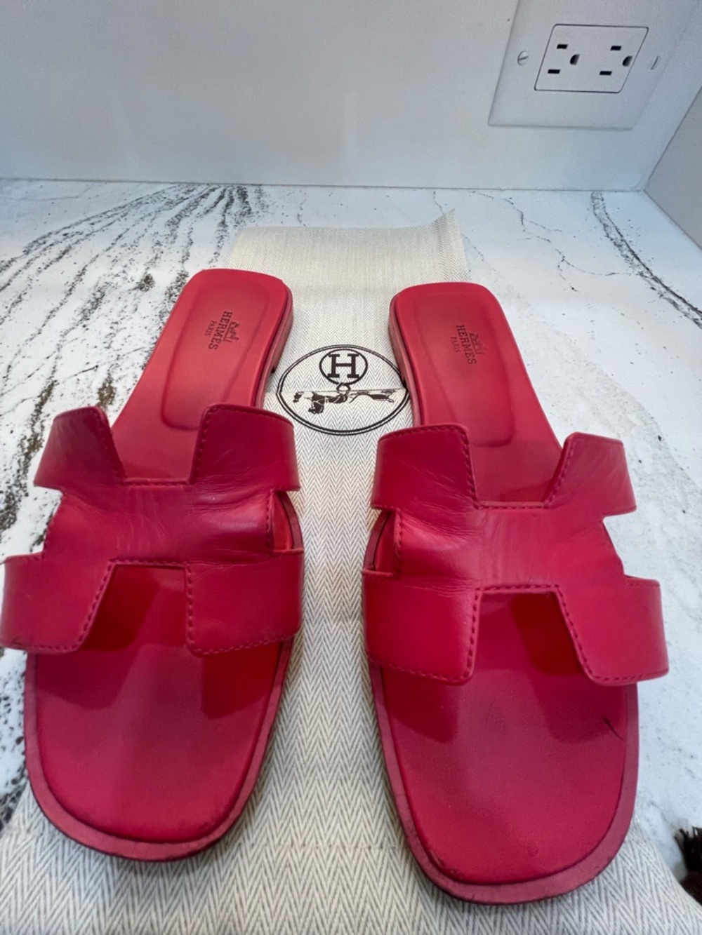 Hermes Oran Bright Pink H-Cut Leather Slide Sandals - Picture 2 of 10